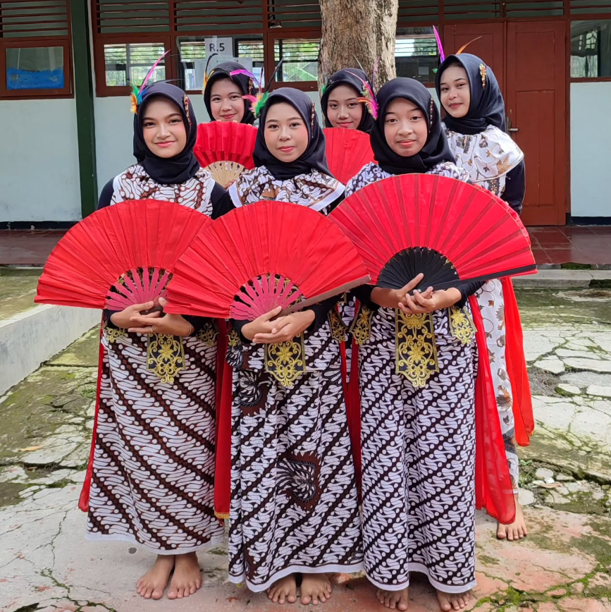 Tari Menyambut Tim PKKM